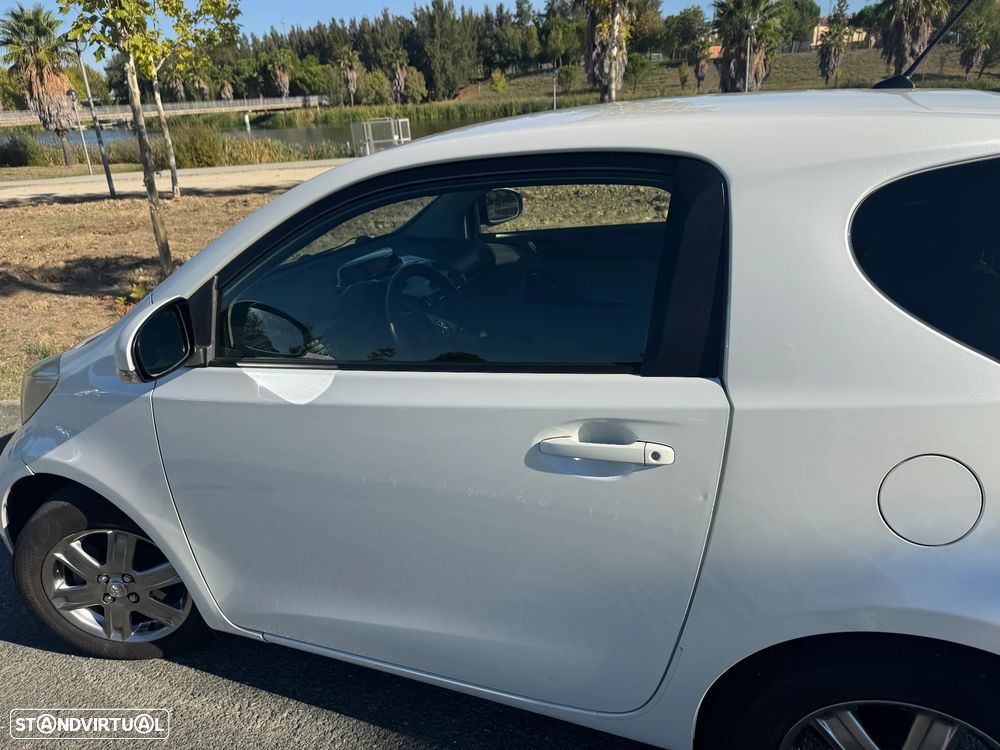 Toyota iQ - 5