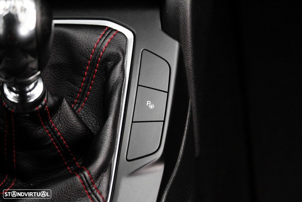 Ford Focus 1.0 EcoBoost MHEV ST-Line - 24