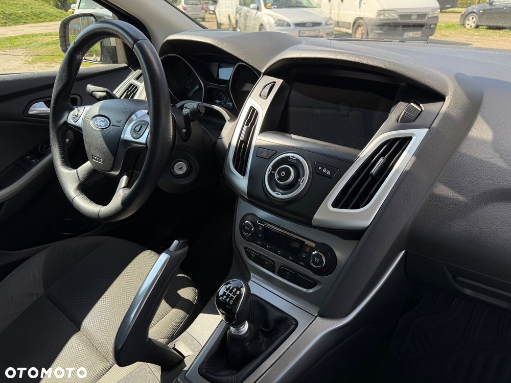 Ford Focus 1.6 EcoBoost Trend - 23