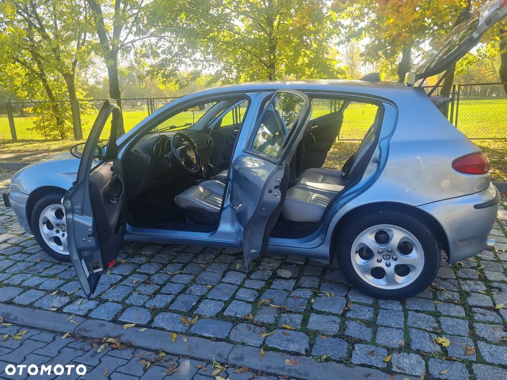 Alfa Romeo 147 2002 photo 3