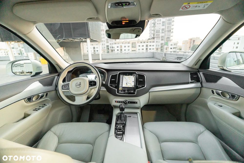 Volvo XC 90 D5 AWD Momentum - 8