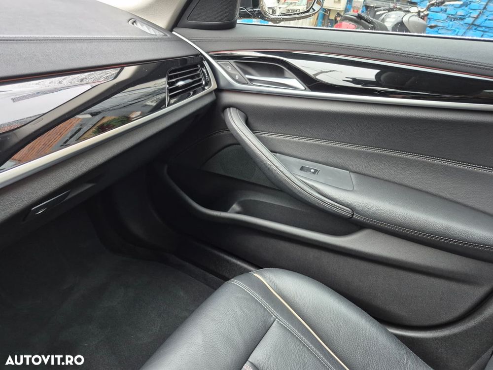 BMW Seria 5 520i Aut. Luxury Line - 16