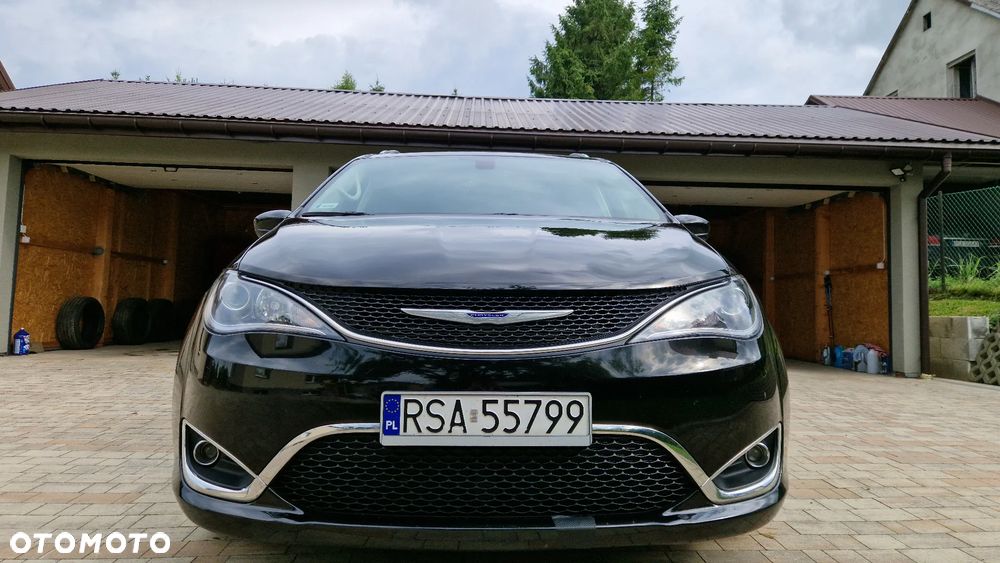 Chrysler Pacifica - 4