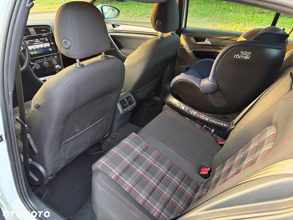 Volkswagen Golf - 21