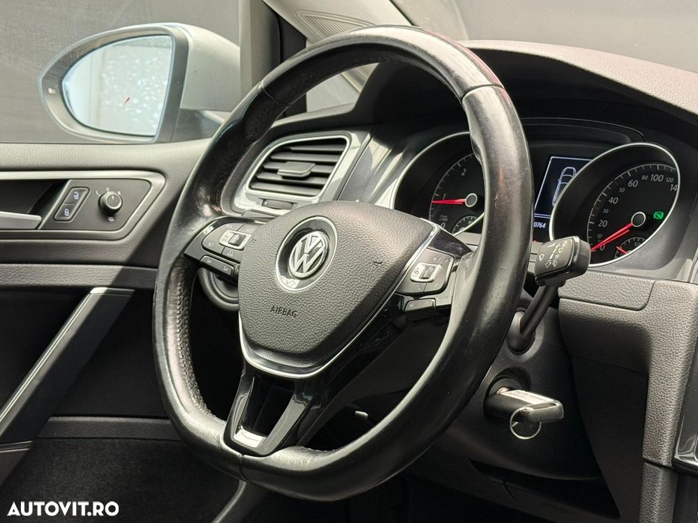 Volkswagen Golf - 12