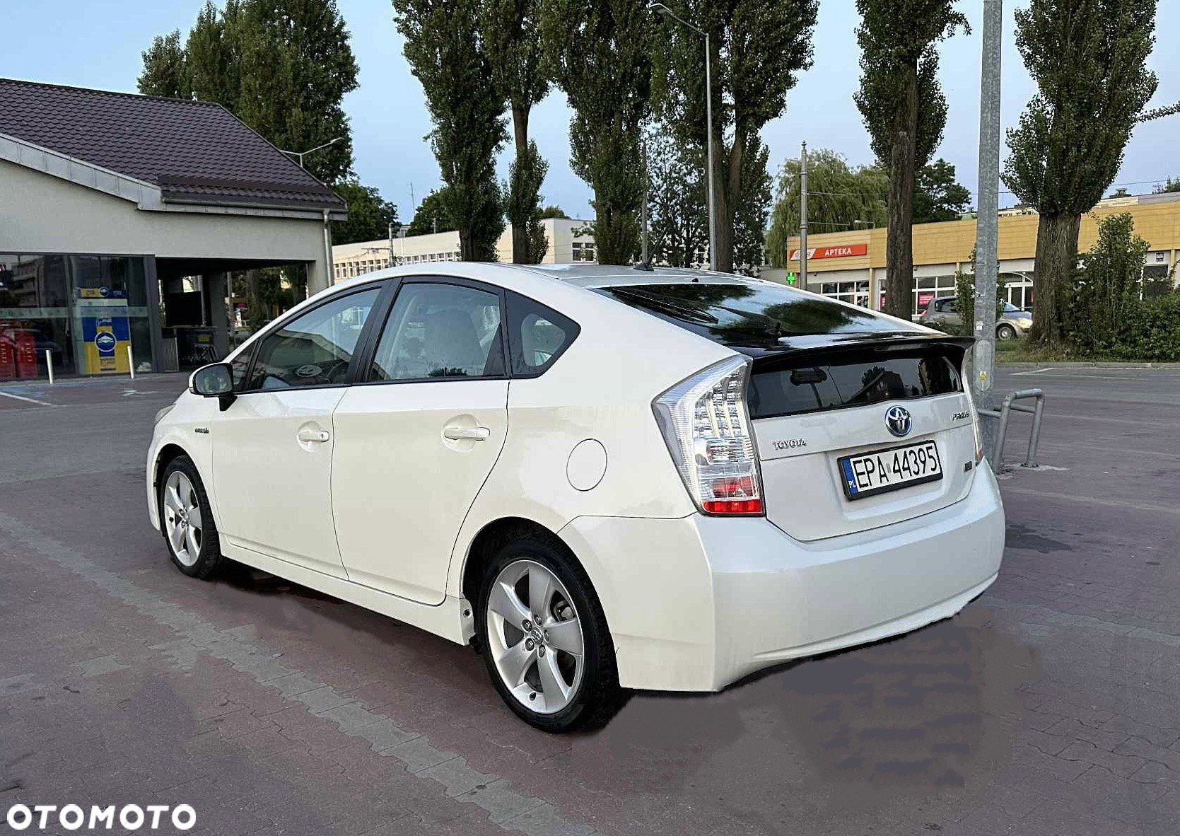 Toyota Prius - 4