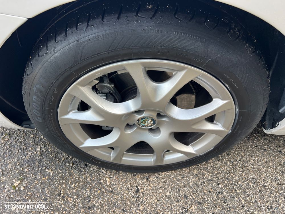 Alfa Romeo MiTo 1.3 JTD Distinctive - 16