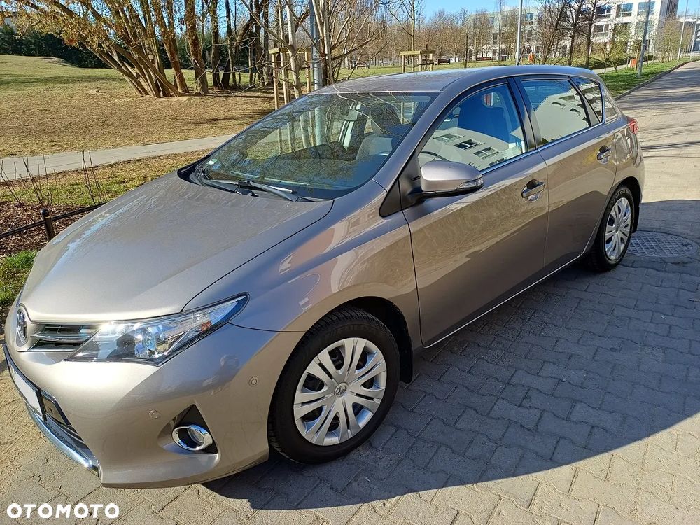 Toyota Auris 1.6 Premium + - 8