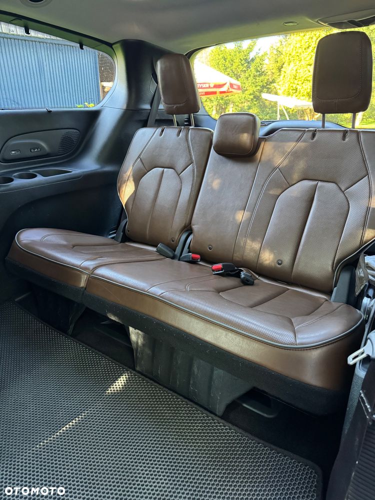 Chrysler Pacifica - 10