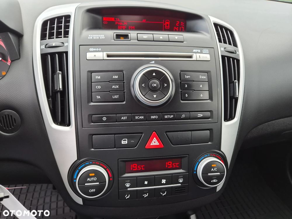 Kia Ceed 1.6 CRDi 90 Vision - 15