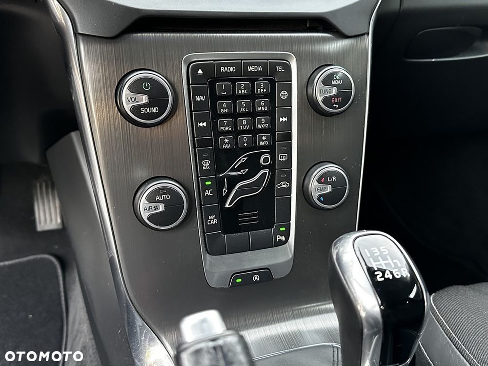 Volvo V40 D2 Drive-E Momentum - 19