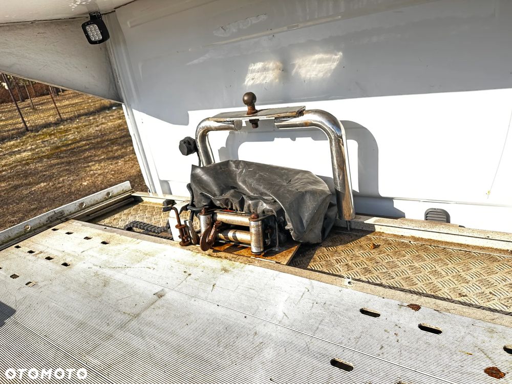 Mercedes-Benz SPRINTER 319 - 13