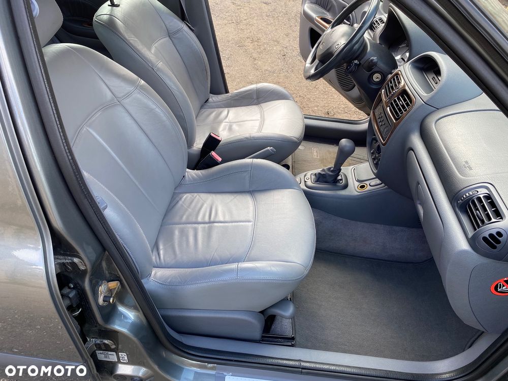 Renault Clio - 10