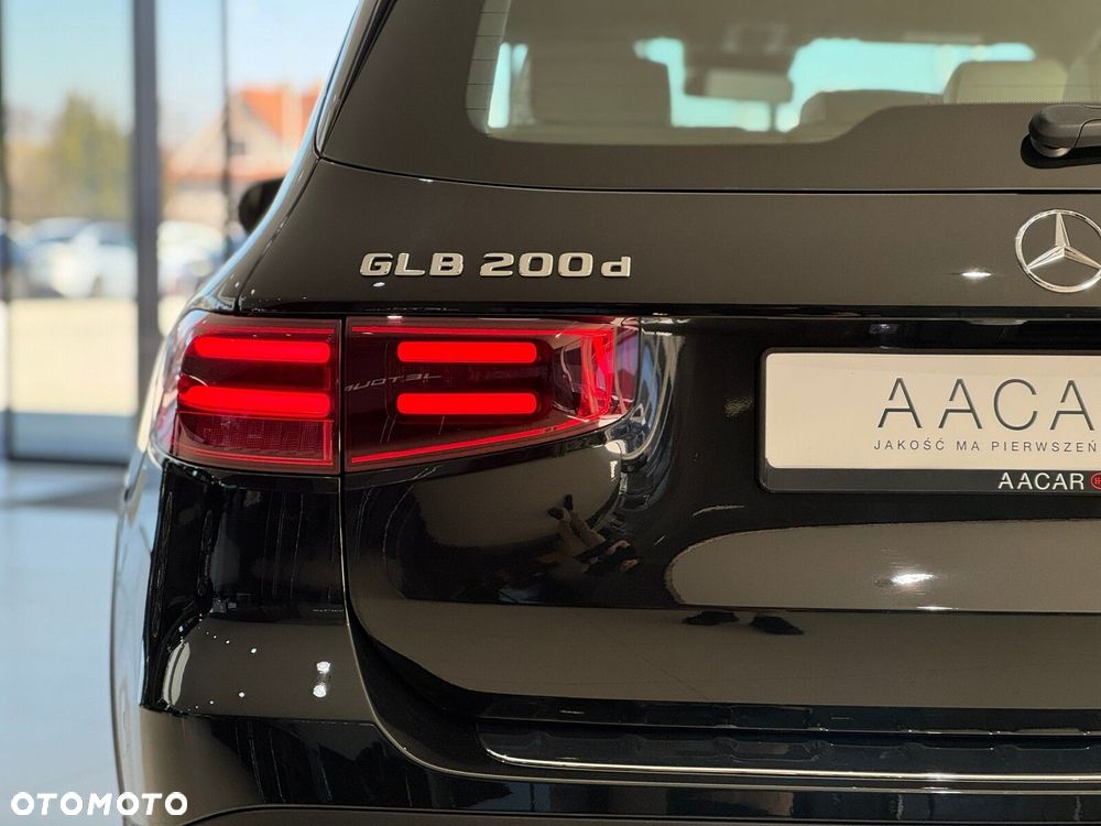 Mercedes-Benz GLB - 38