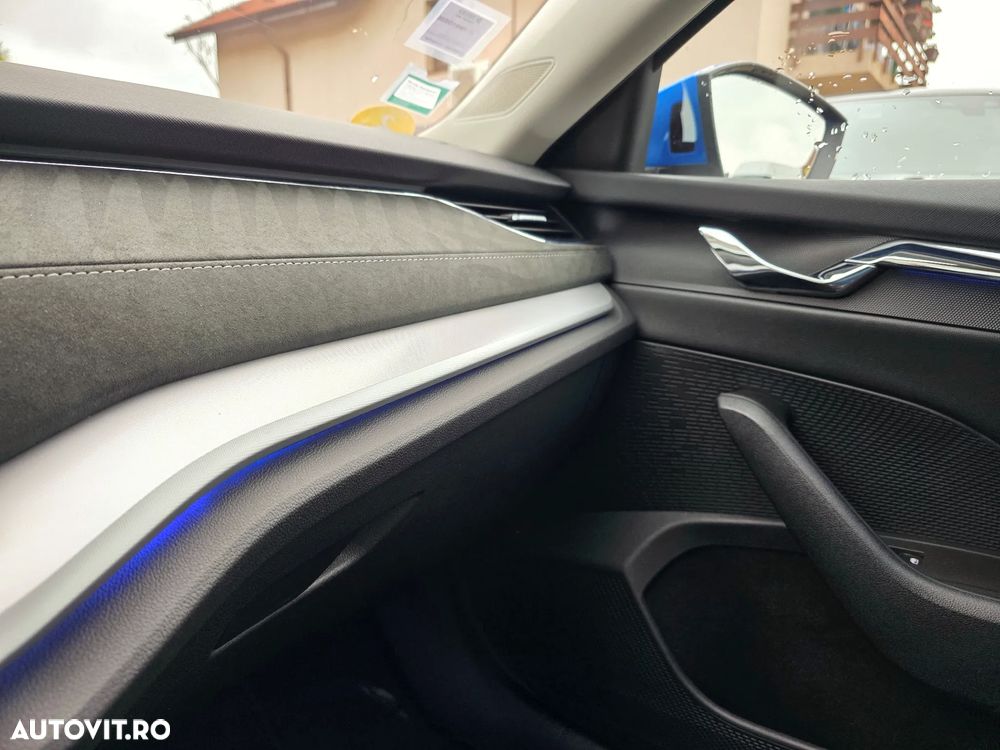 Skoda Octavia 2.0 TDI DSG Sportline - 31