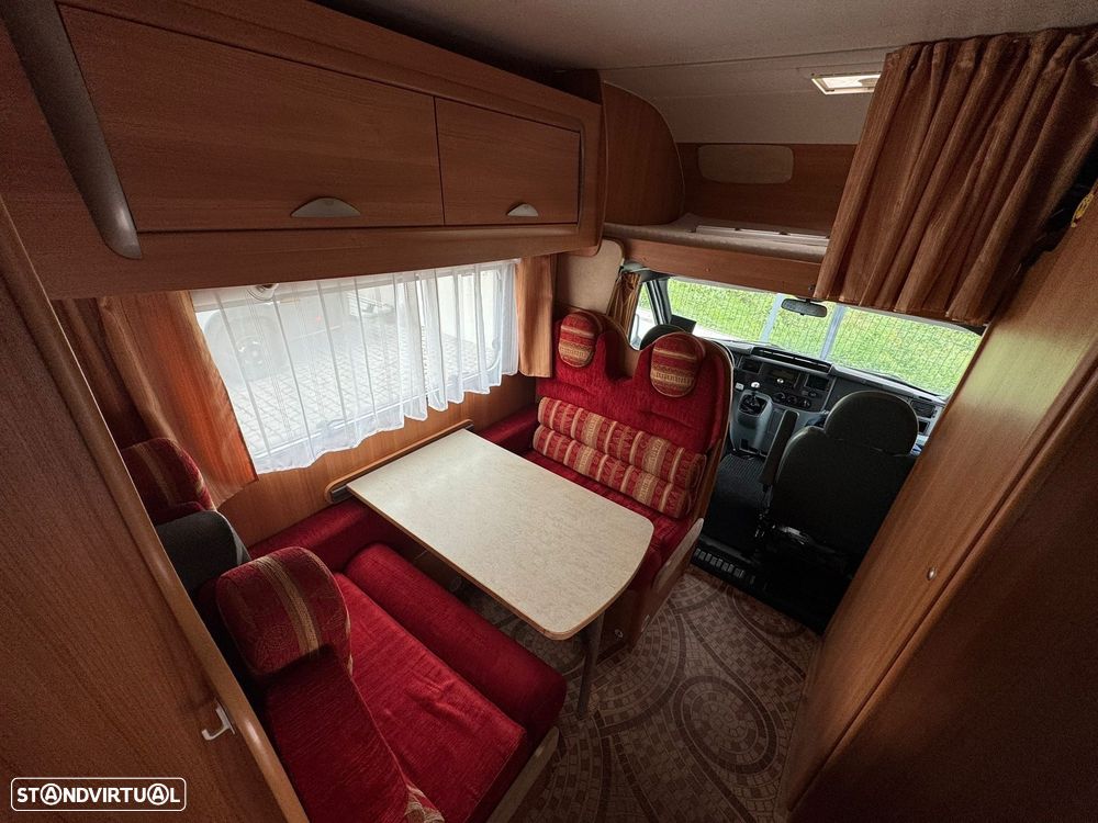 Ford Trigano Genesis 33 M08 - 19