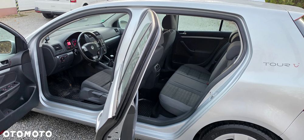 Volkswagen Golf - 11