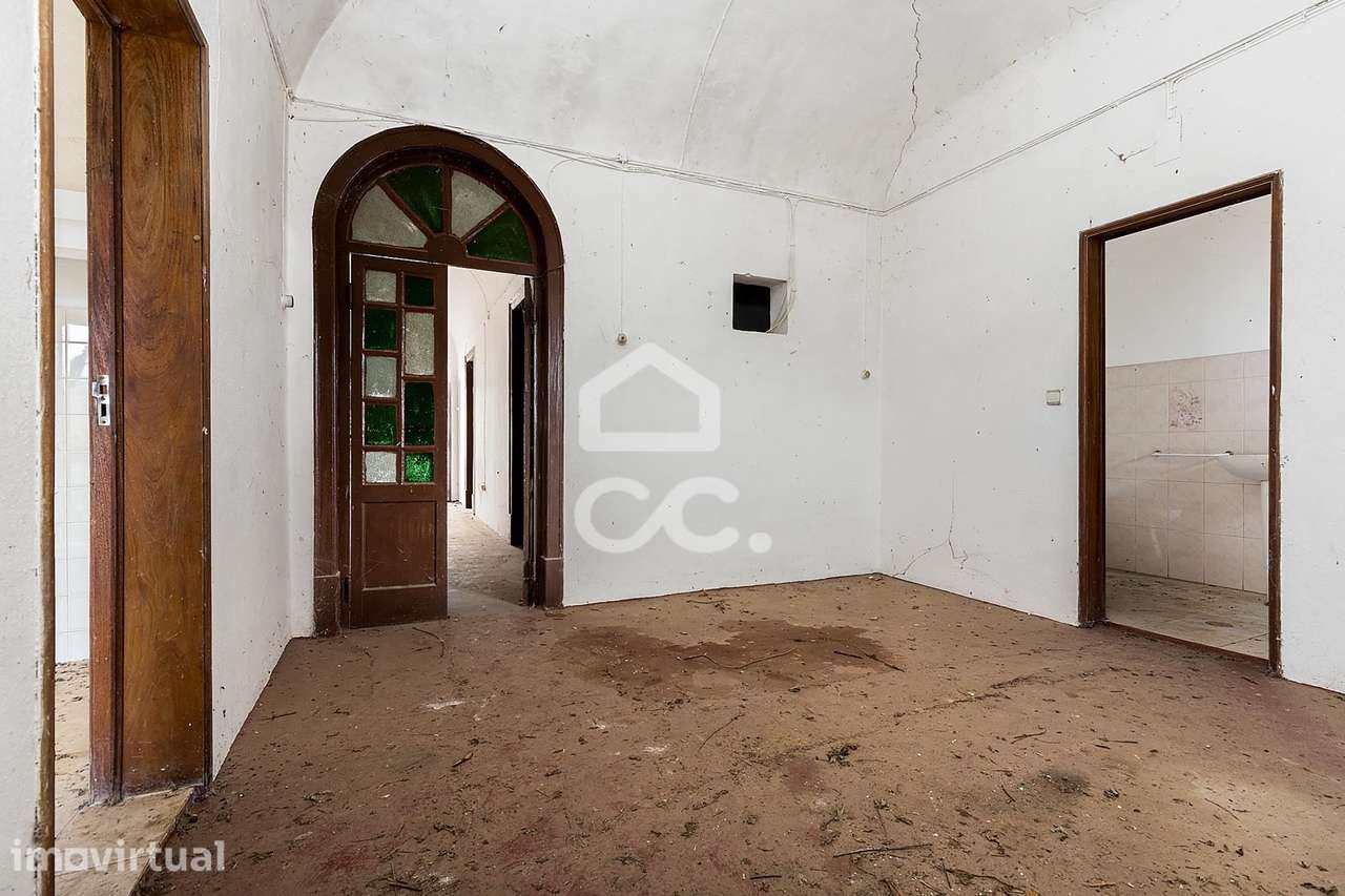 Moradia T4 por Recuperar c/ 175 m² de Zona Exterior | Aldeias de Monto - Grande imagem: 4/19