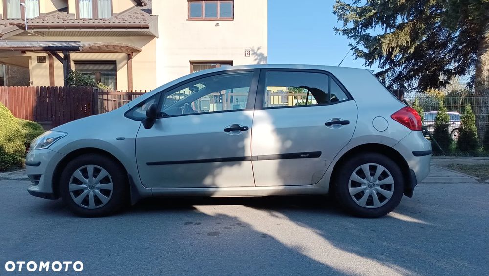 Toyota Auris 1.4 D-4D Terra - 11