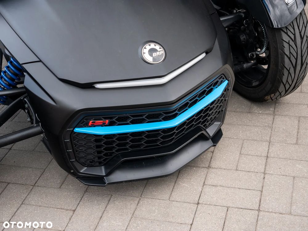 Can-Am Spyder - 10