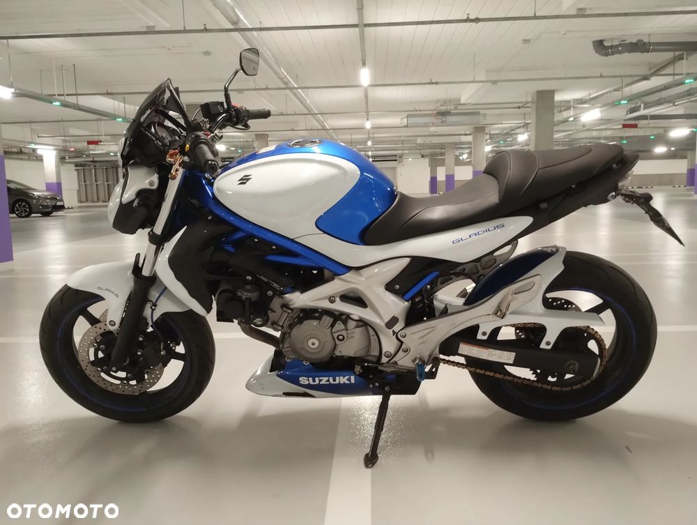 Suzuki Gladius - 2