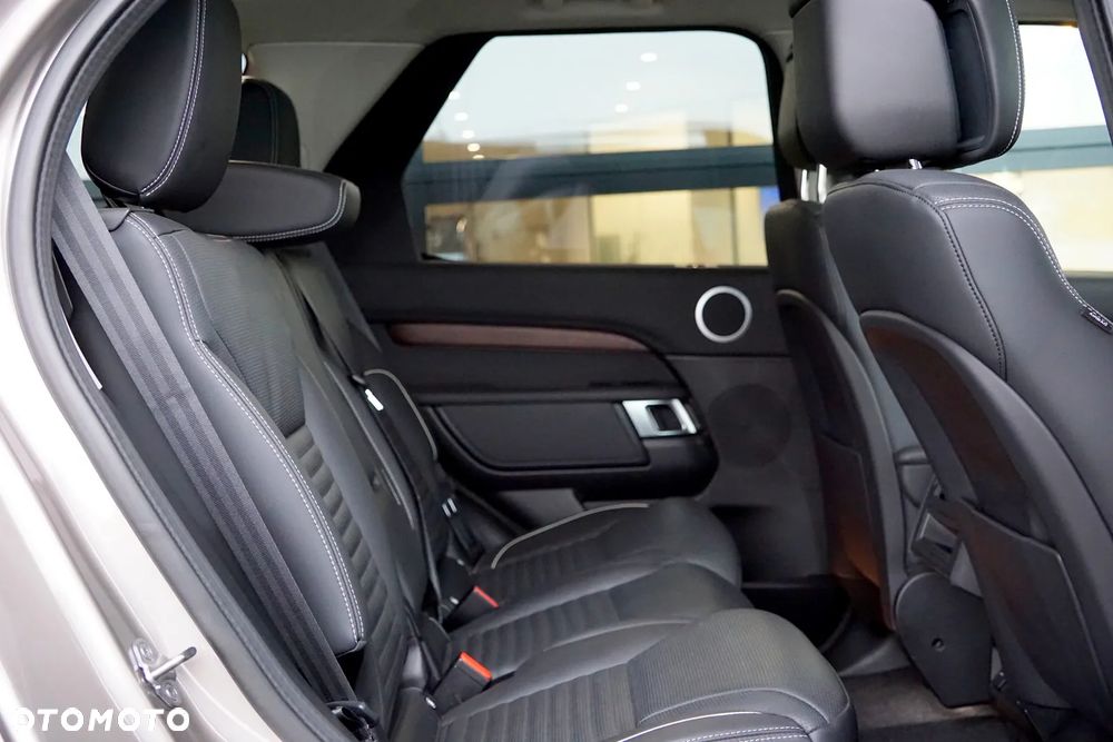 Land Rover Discovery D250 SE - 26