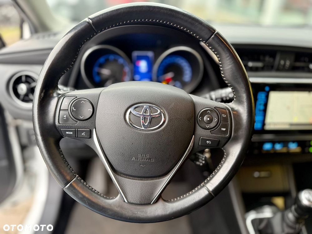 Toyota Auris 1.6 D-4D Design Edition - 19