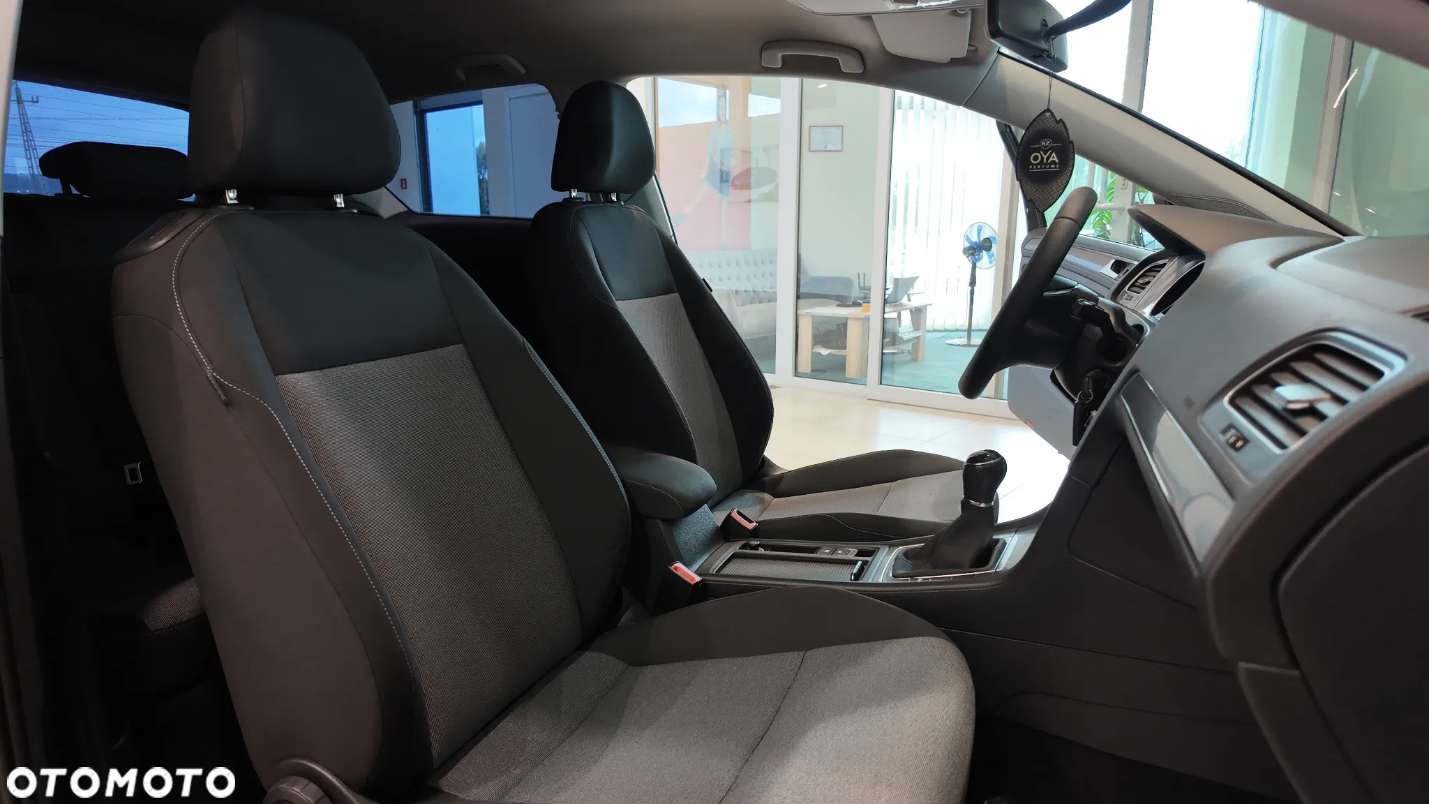 Volkswagen Golf 1.6 TDI BlueMotion Technology Cup - 35