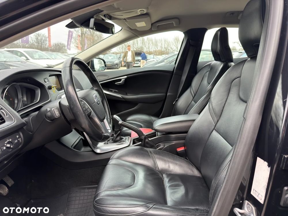 Volvo V40 D2 - 24