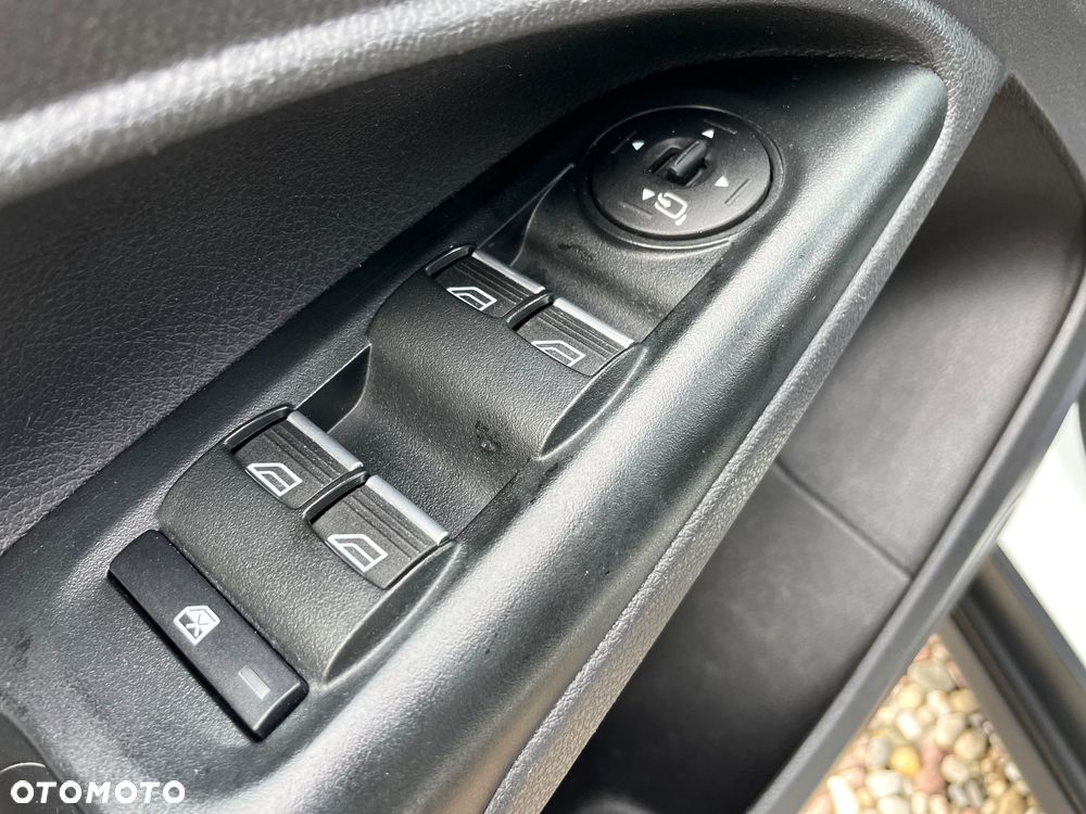 Ford Tourneo Connect Grand - 29