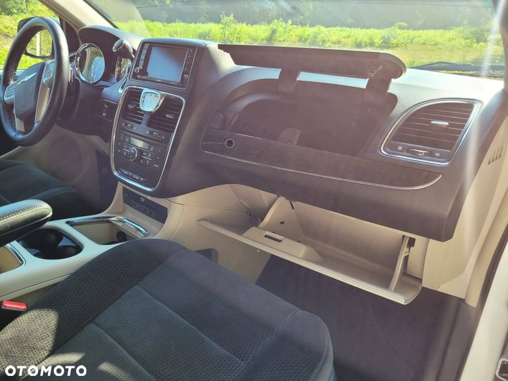 Chrysler Town & Country - 15