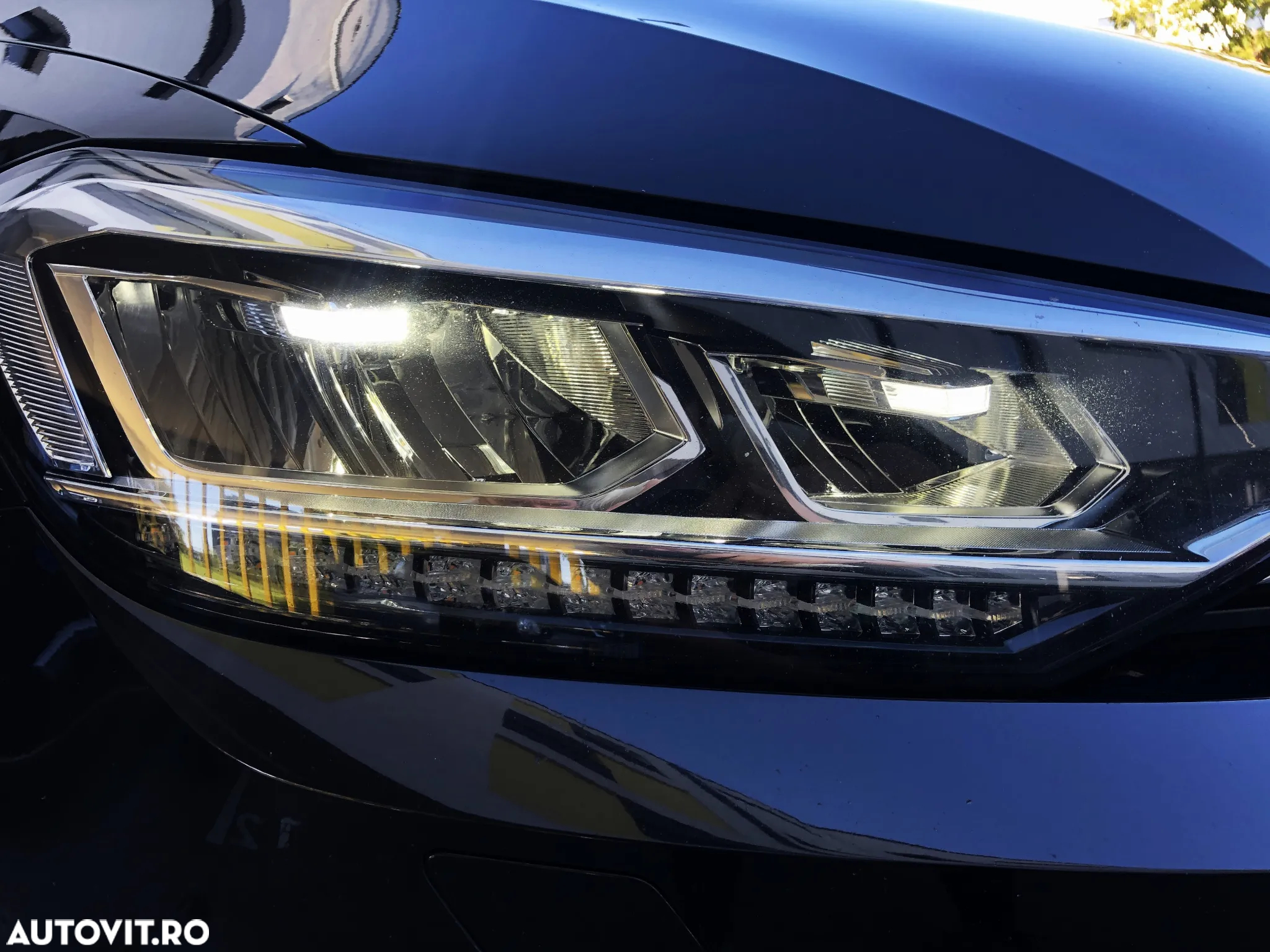 Volkswagen Touran 2.0 TDI DSG Highline - 36