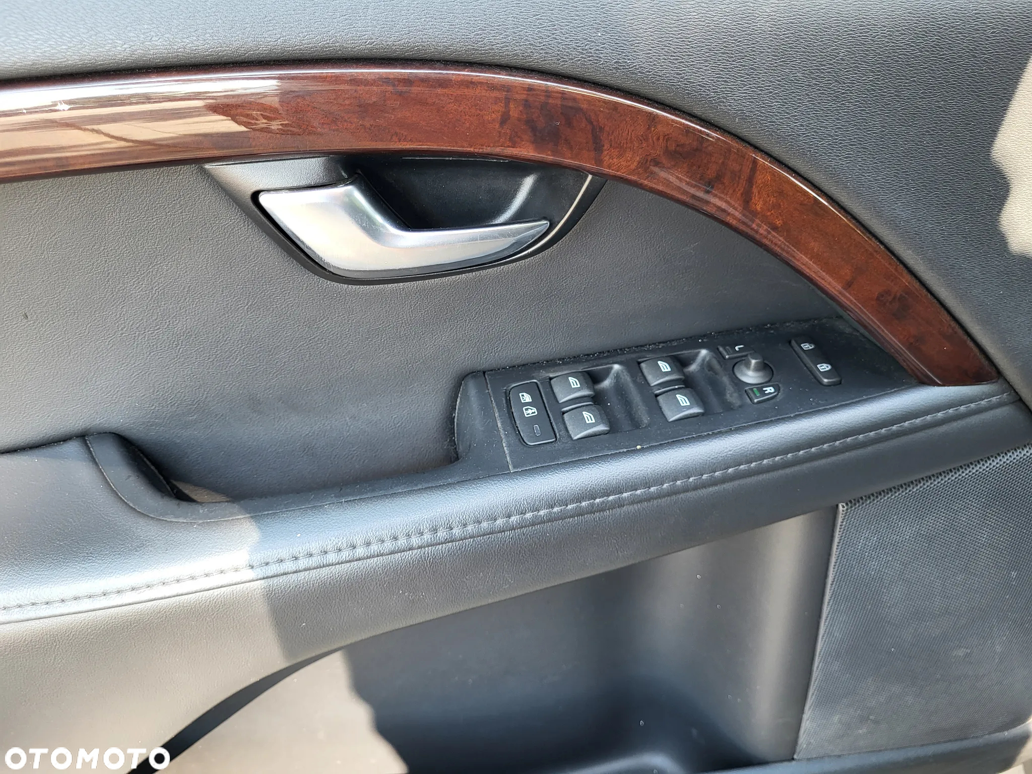 Volvo XC 70 T6 AWD Momentum - 6
