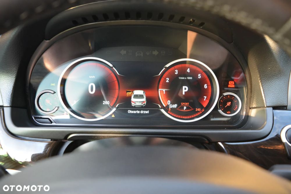 BMW Seria 5 528i xDrive Luxury Line - 2