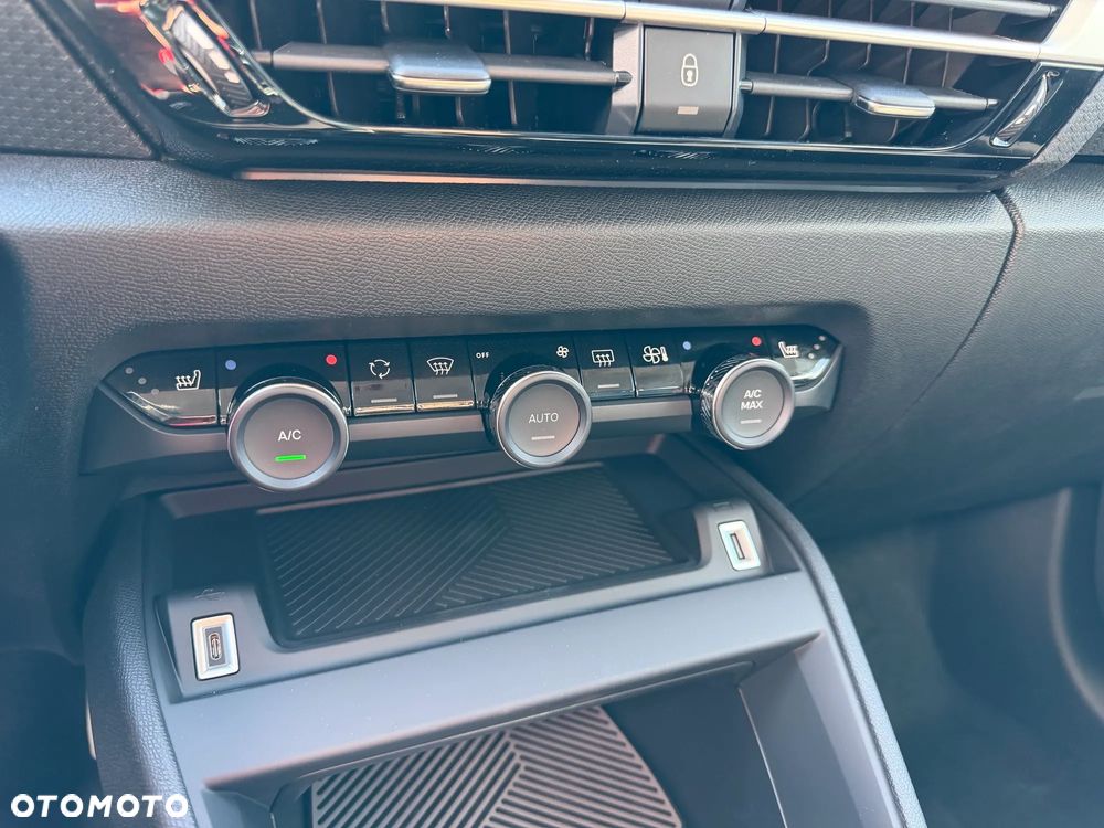 Citroën C4X 1.2 mHEV Plus eDCT6 - 12