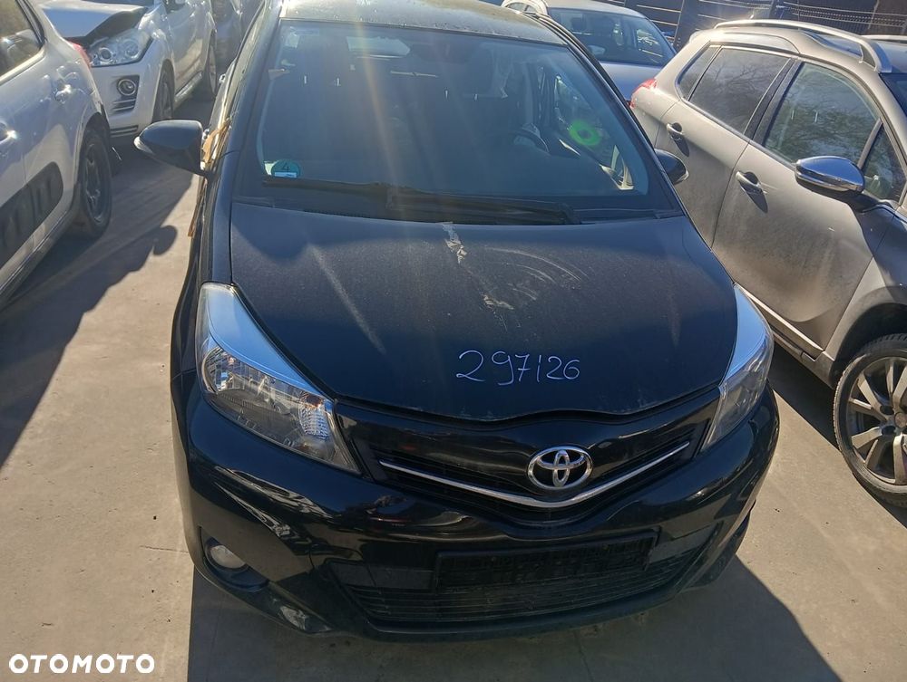 Zderzak (Lampy, Drzwi, Maska, Kierownica, Fotele) Toyota Yaris 3 1.0 Benzyna 69 Km 2013 R Gen. 3 - 3