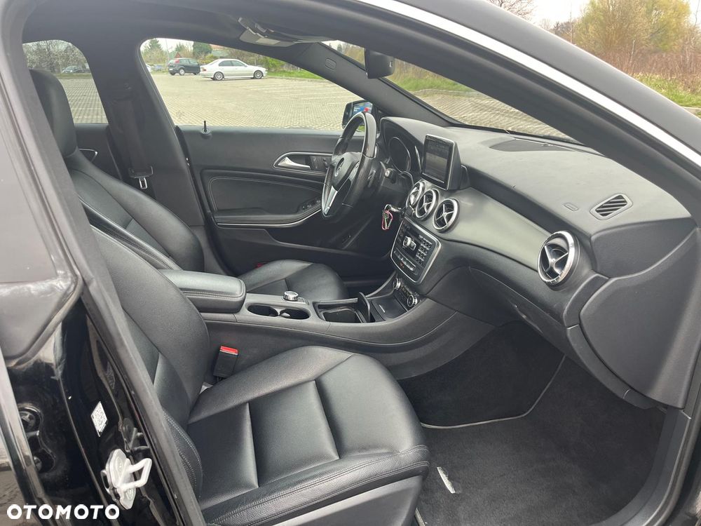 Mercedes-Benz CLA 250 4Matic 7G-DCT AMG Line - 21