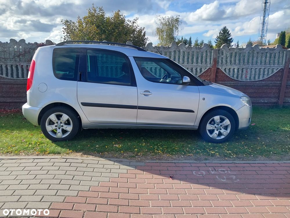 Skoda Roomster 2010 photo 2