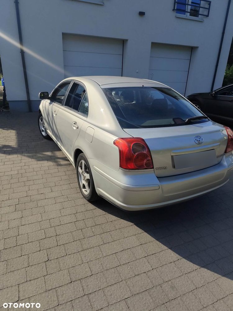 Toyota Avensis 1.8 VVT-i Sol - 2