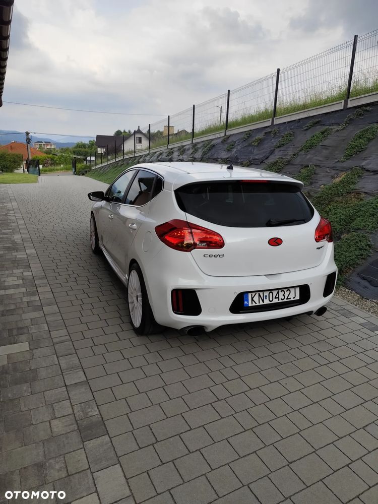 Kia Ceed 1.6 T-GDI GT L - 12