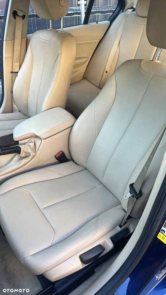 BMW Seria 3 320i - 11