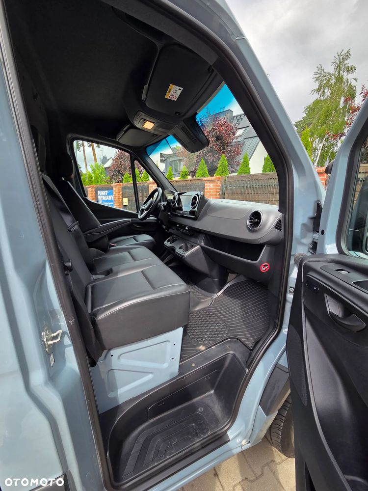 Mercedes-Benz Sprinter - 11