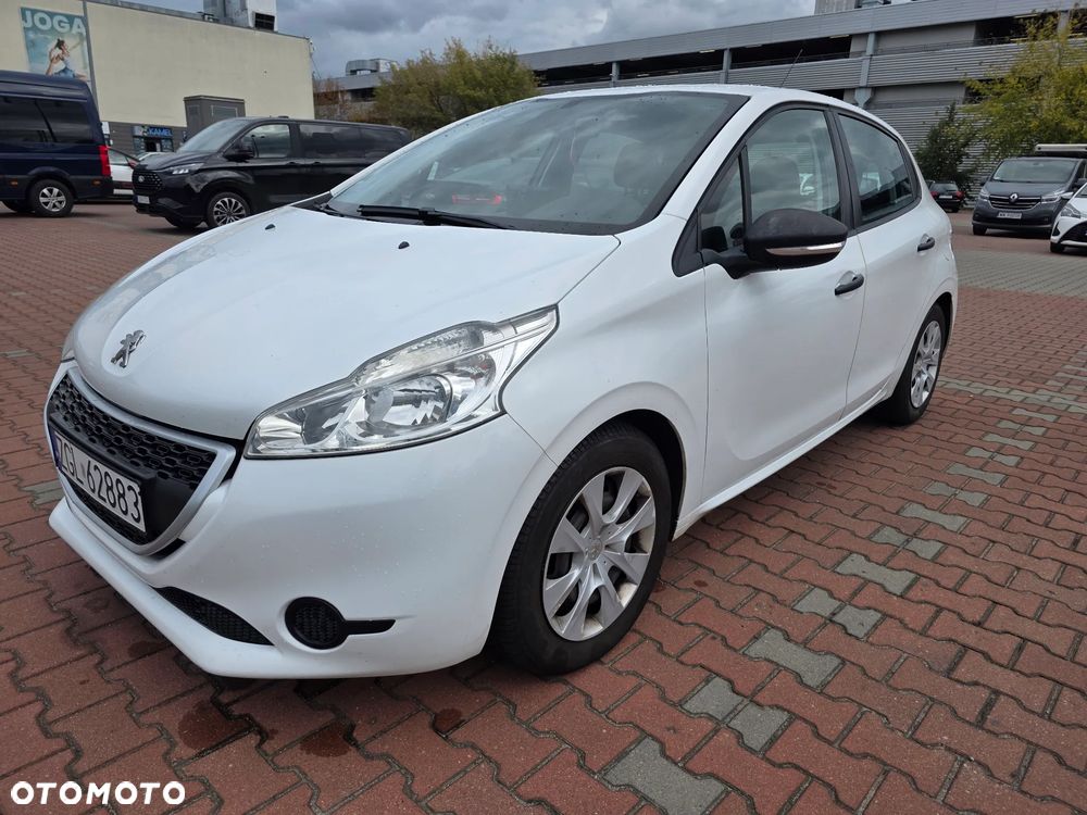 Peugeot 208 - 1