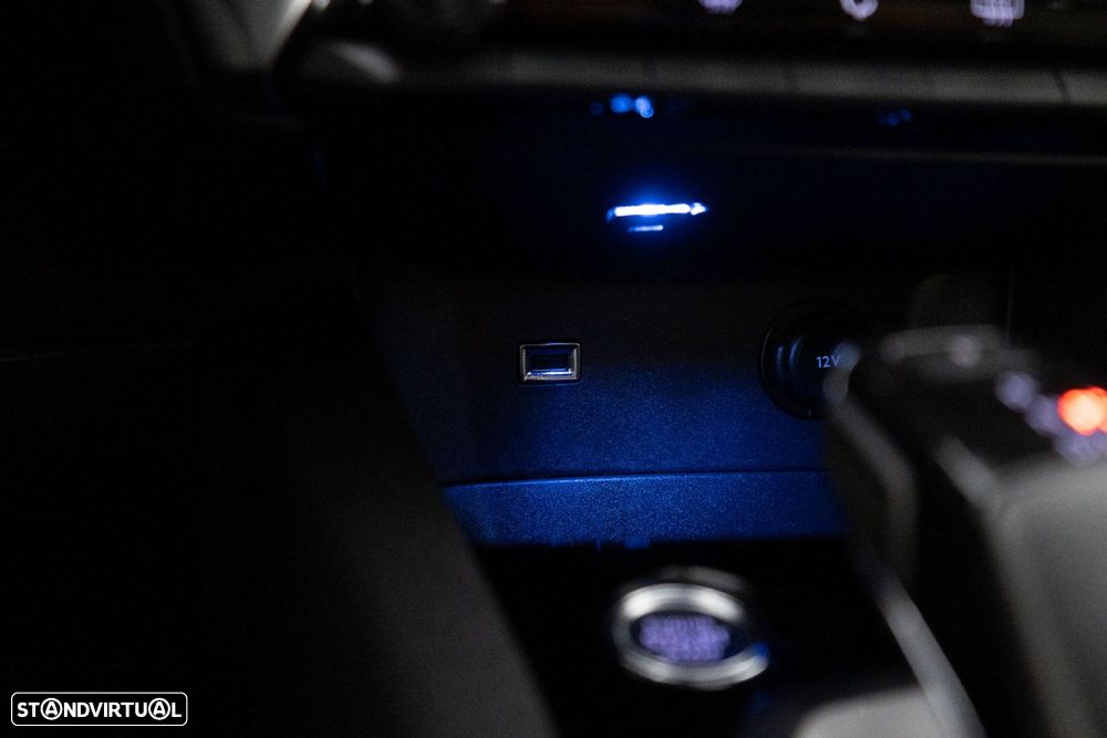 Peugeot 3008 1.6 Hybrid GT e-EAT8 - 28