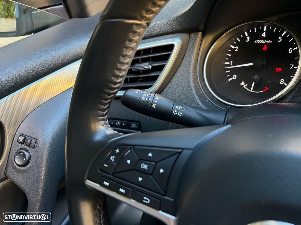 Nissan Qashqai 1.2 DIG-T N-Connecta RS 18 - 26