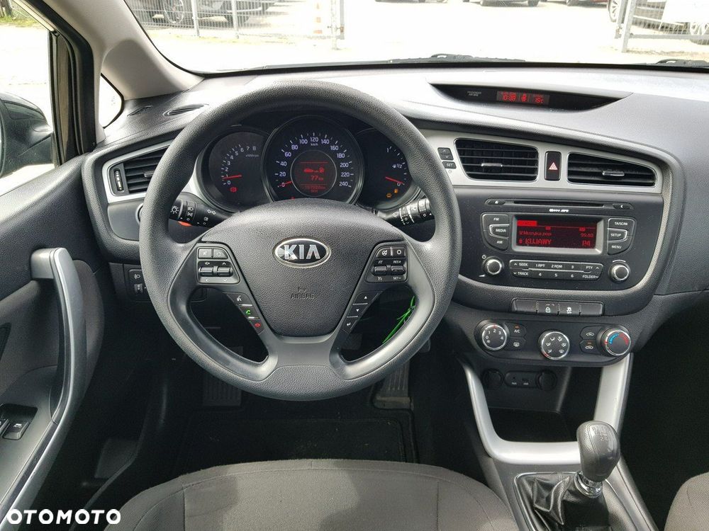 Kia Ceed - 13