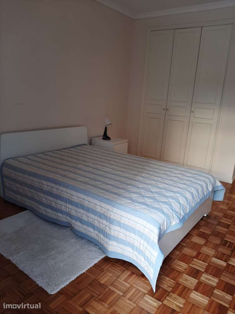 Quartos individuais com mobiliário e utilidades em Viana do Castelo - Grande imagem: 4/15