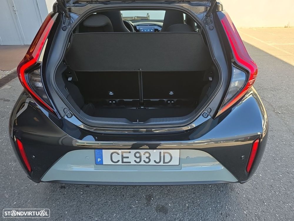 Toyota Aygo X 1.5 Hybrid Envy - 25