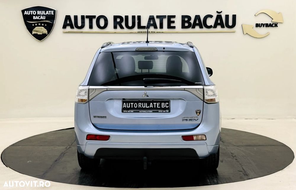 Mitsubishi Outlander 2.0 4WD Plug-In Hybrid - 11