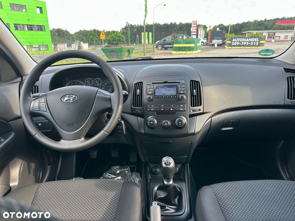 Hyundai i30 1.4 Base + - 6
